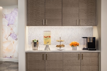 Couples treatment rooms, steam room, body treatments, aromatherapy at Warwick Melrose Dallas