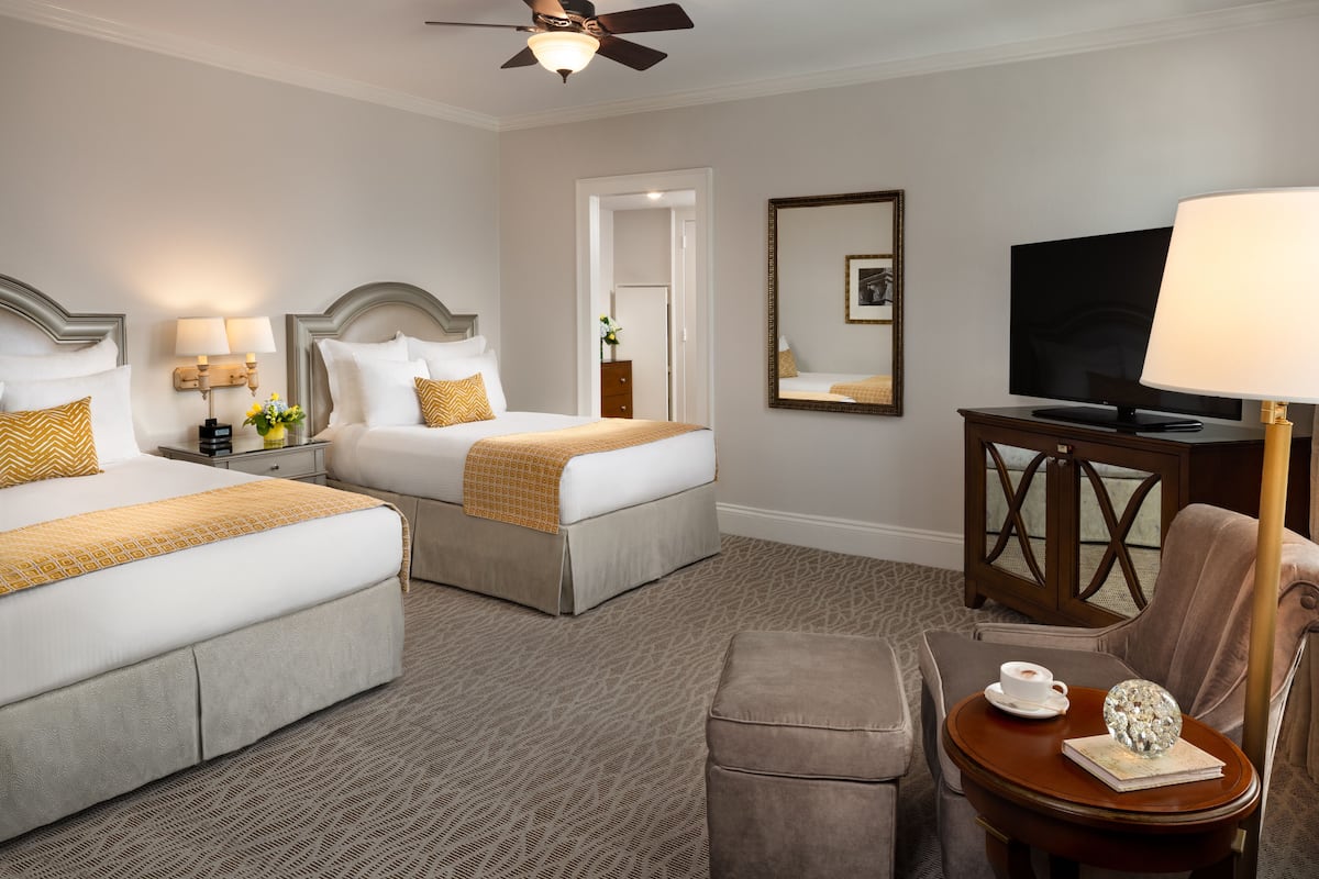 Ropa de cama de alta calidad y minibar