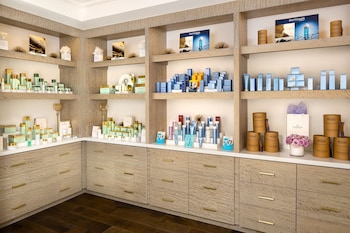 Couples treatment rooms, steam room, body treatments, aromatherapy at Warwick Melrose Dallas