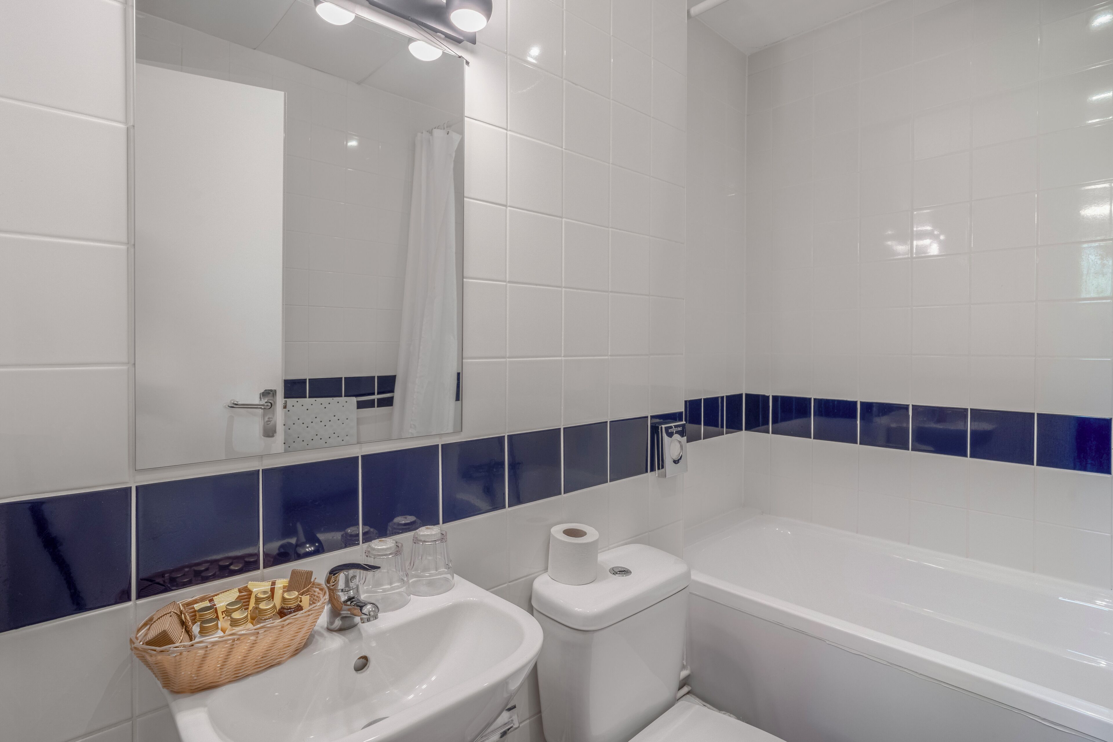 Photo - Airport Inn Manchester