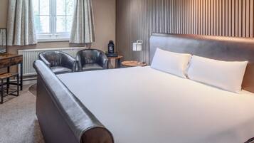 Executive Double Room | Desk, iron/ironing board, free WiFi, bed sheets