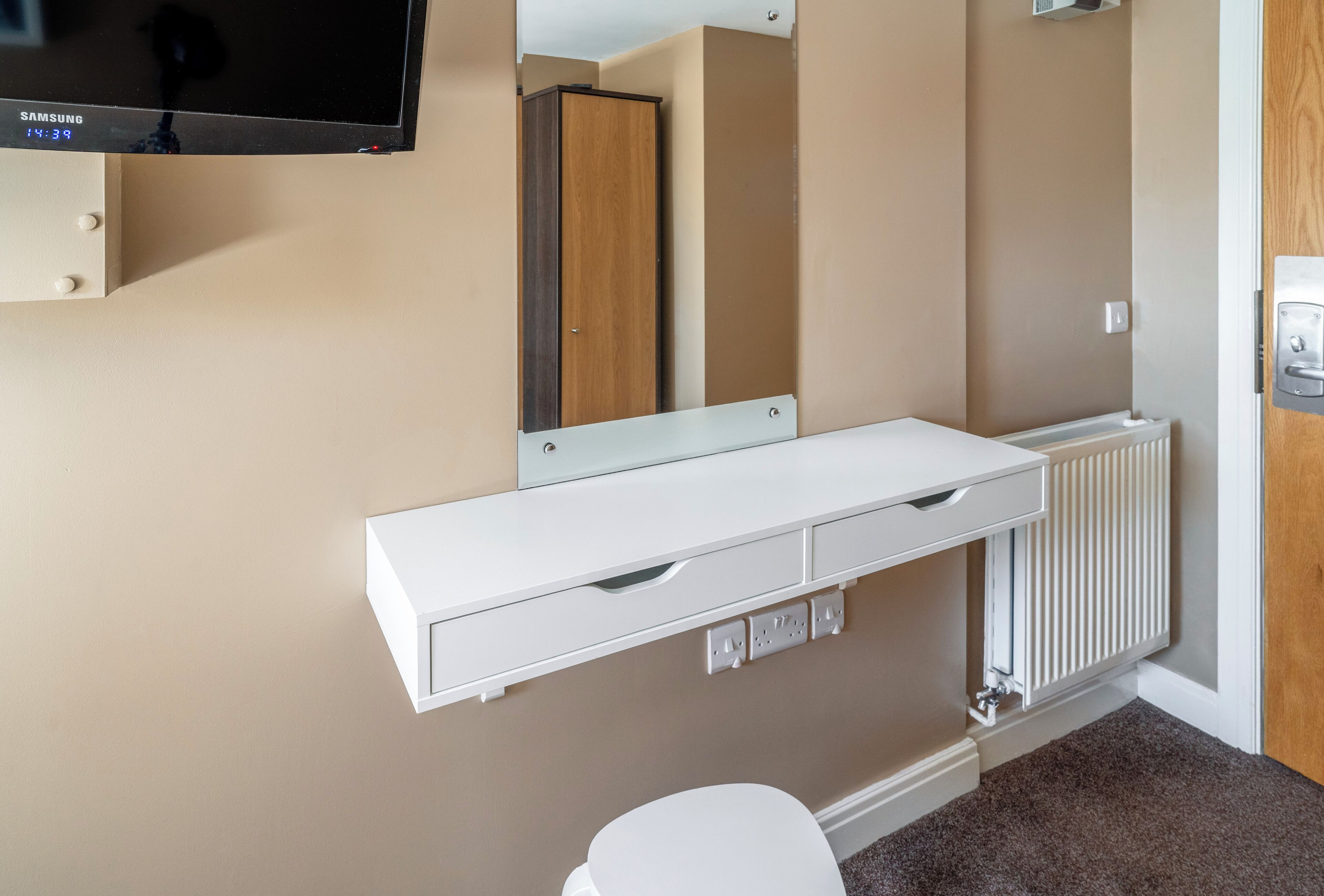 Photo - Airport Inn Manchester