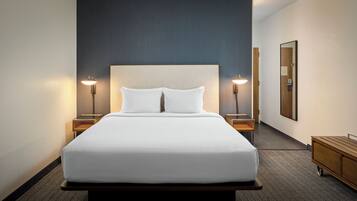 Hypo-allergenic bedding, desk, iron/ironing board, free WiFi