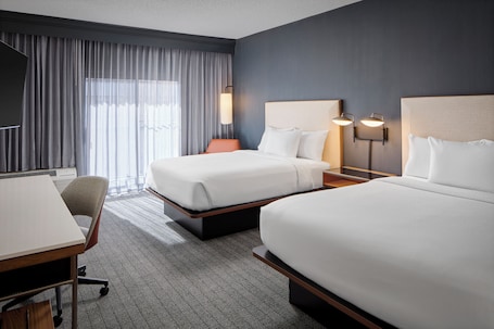 Hypo-allergenic bedding, desk, iron/ironing board, free WiFi. Courtyard by Marriott Manassas Battlefield Park