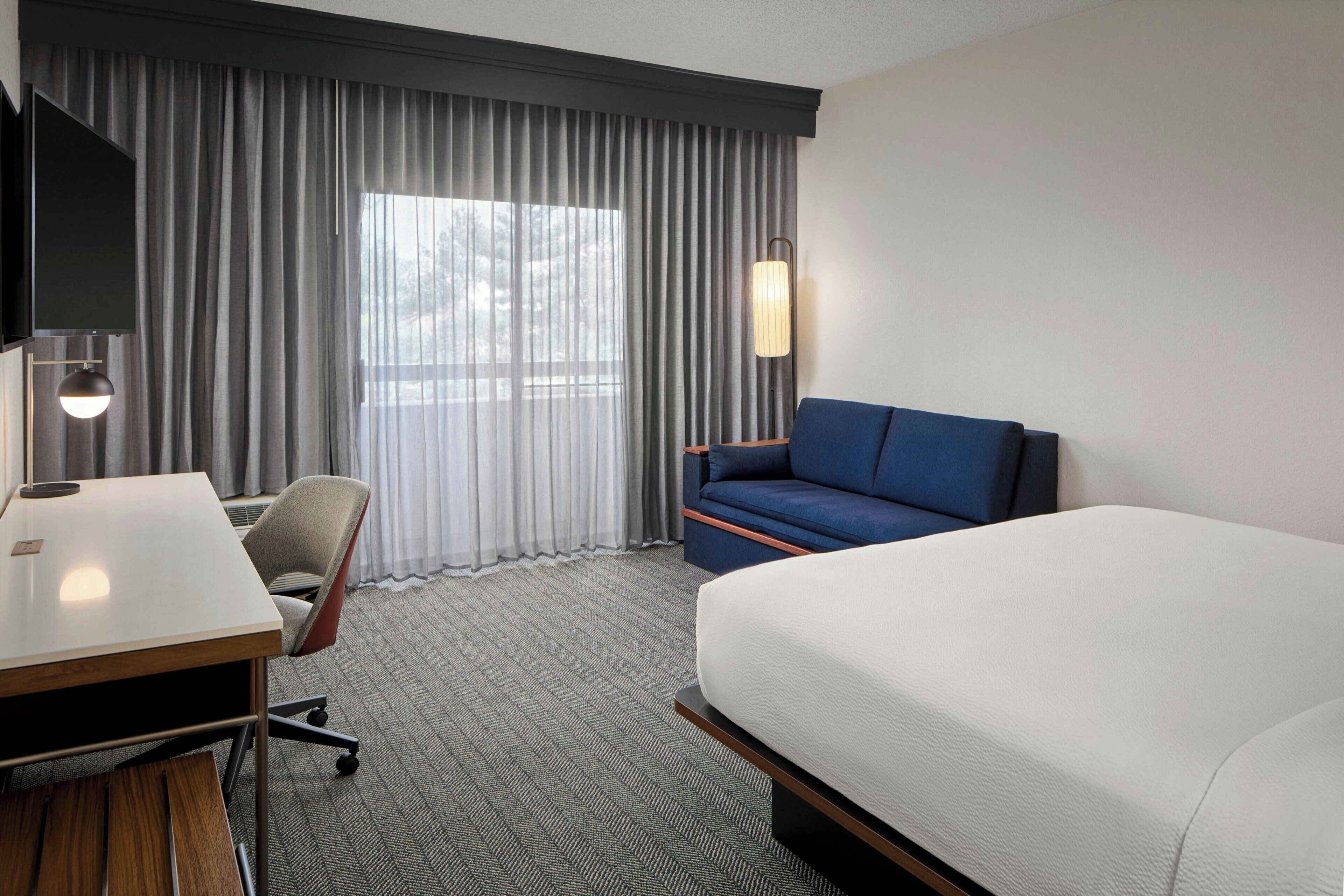 Standard Room, 1 King Bed with Sofa bed | Hypo-allergenic bedding, desk, iron/ironing board, free WiFi