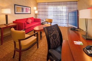 37-inch flat-screen TV with satellite channels, TV, Netflix - Courtyard by Marriott Manassas Battlefield Park (Manassas)