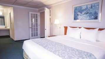 Deluxe Suite, 1 King Bed, Non Smoking (Deluxe Family Suite)