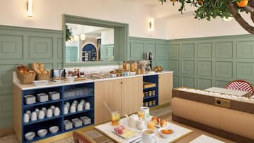 Dagelijks ontbijtbuffet (EUR 15 per persoon)