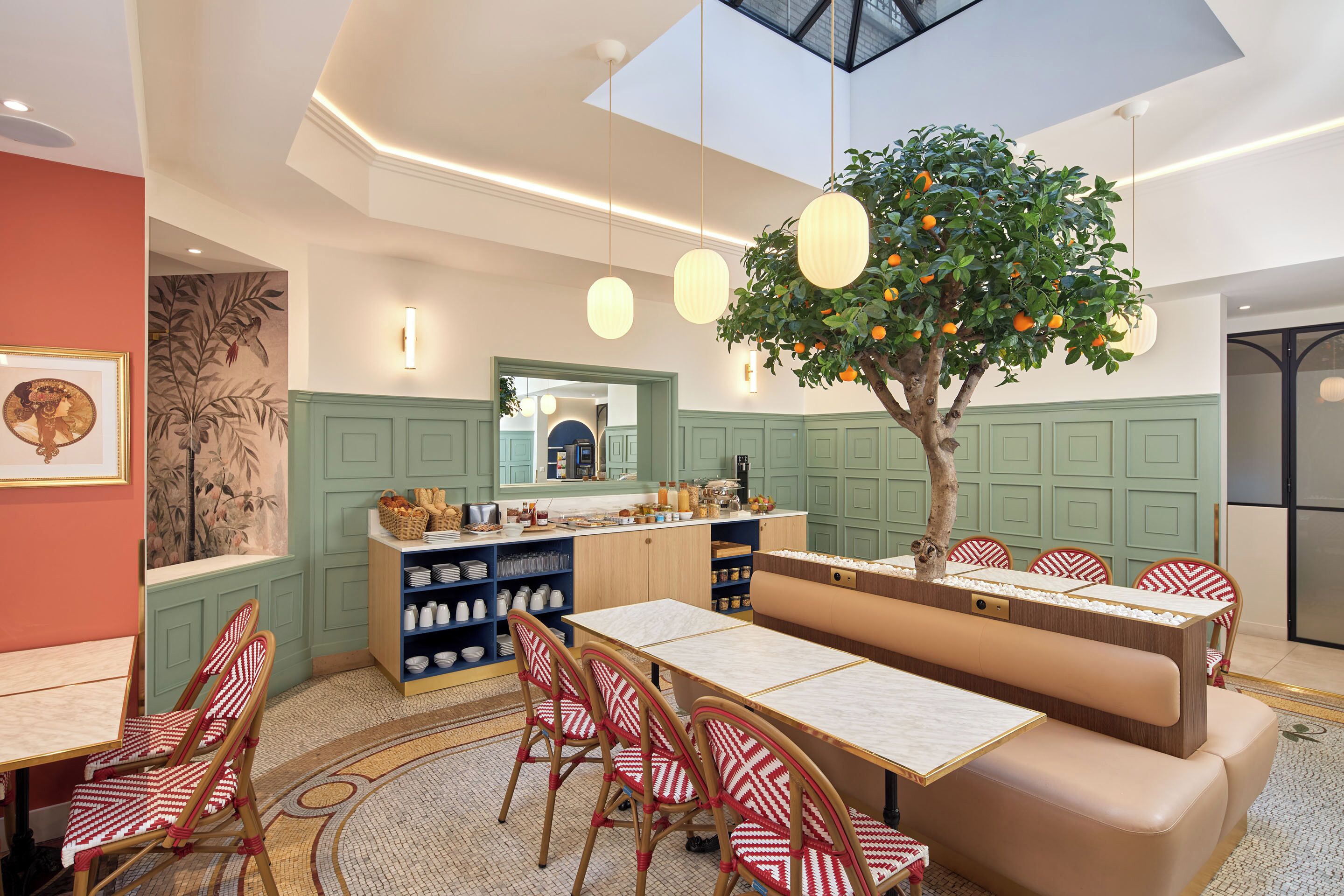 每日供應自助早餐 (每人 EUR15)