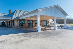 Exterior - OYO Hotel Sweetwater TN West (Sweetwater)