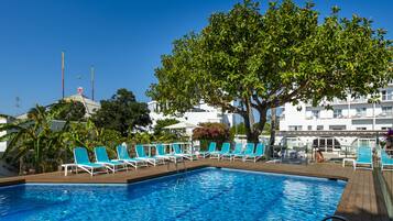 室外游泳池,日光浴躺椅