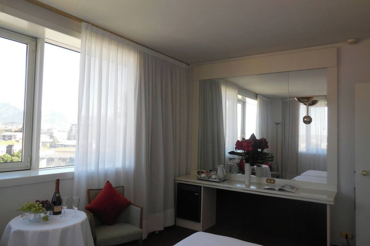 executive room | premium bedding, minibar, in-room safe, desk