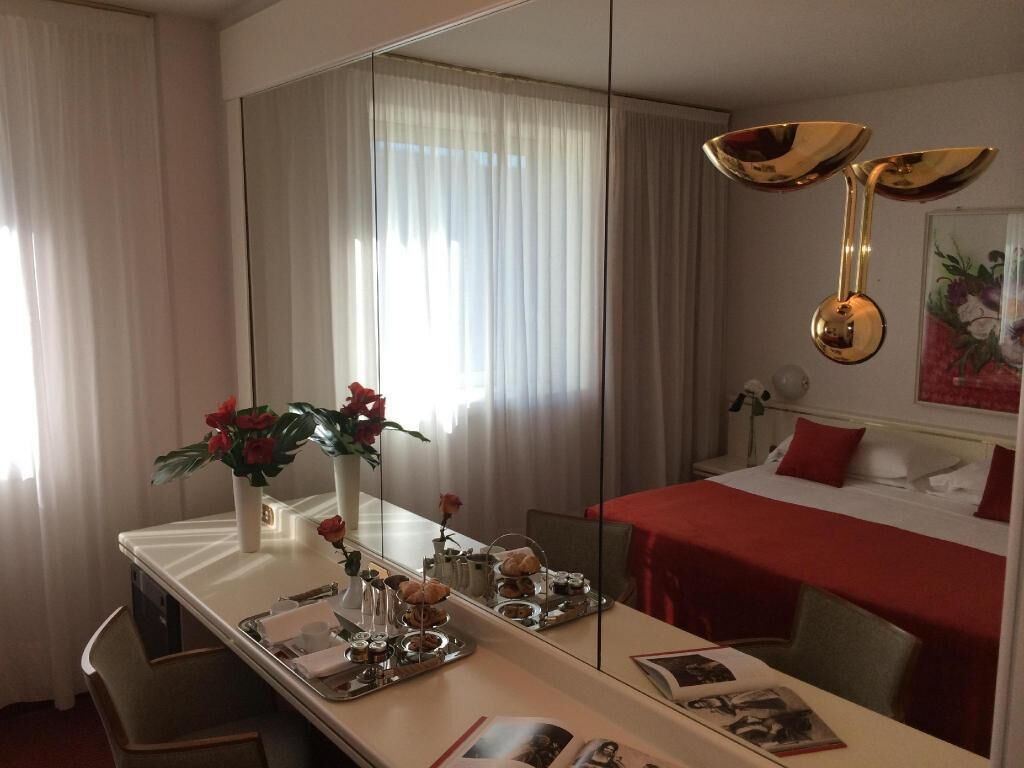 Hochwertige Bettwaren, Minibar, Zimmersafe, Schreibtisch