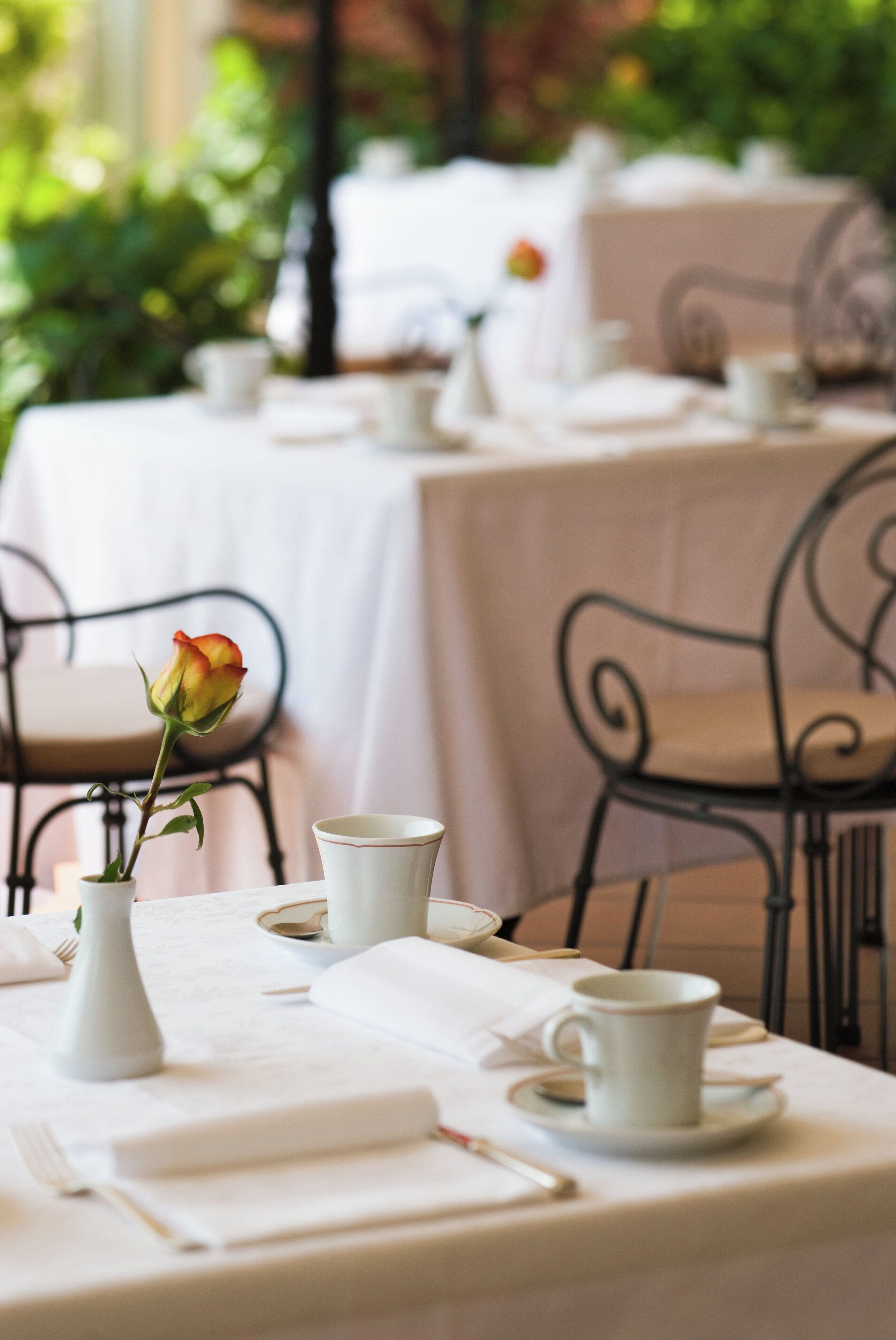 breakfast, lunch and dinner served