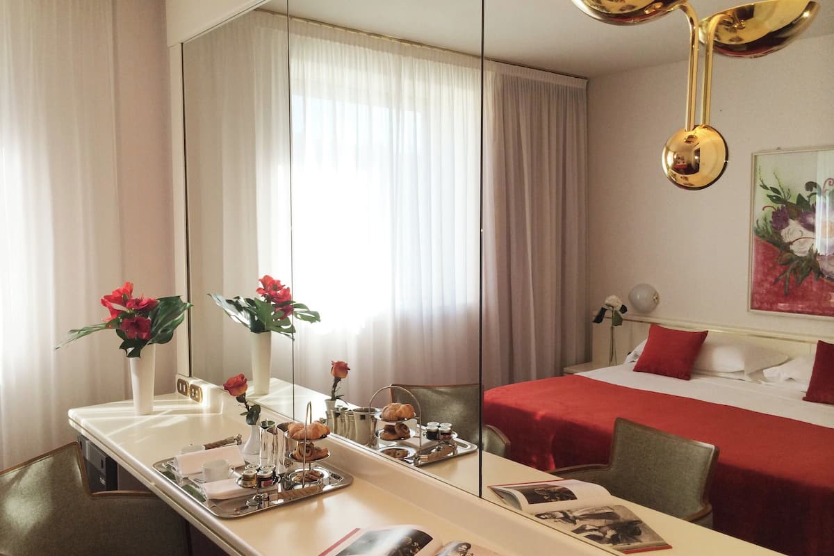 superior double or twin room | premium bedding, minibar, in-room safe, desk