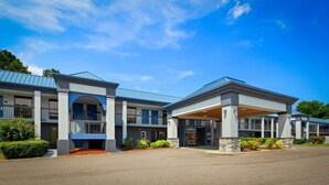 A modern hotel with a covered entrance, multiple balconies, and a landscaped driveway. - Best Western Emporia (Emporia)