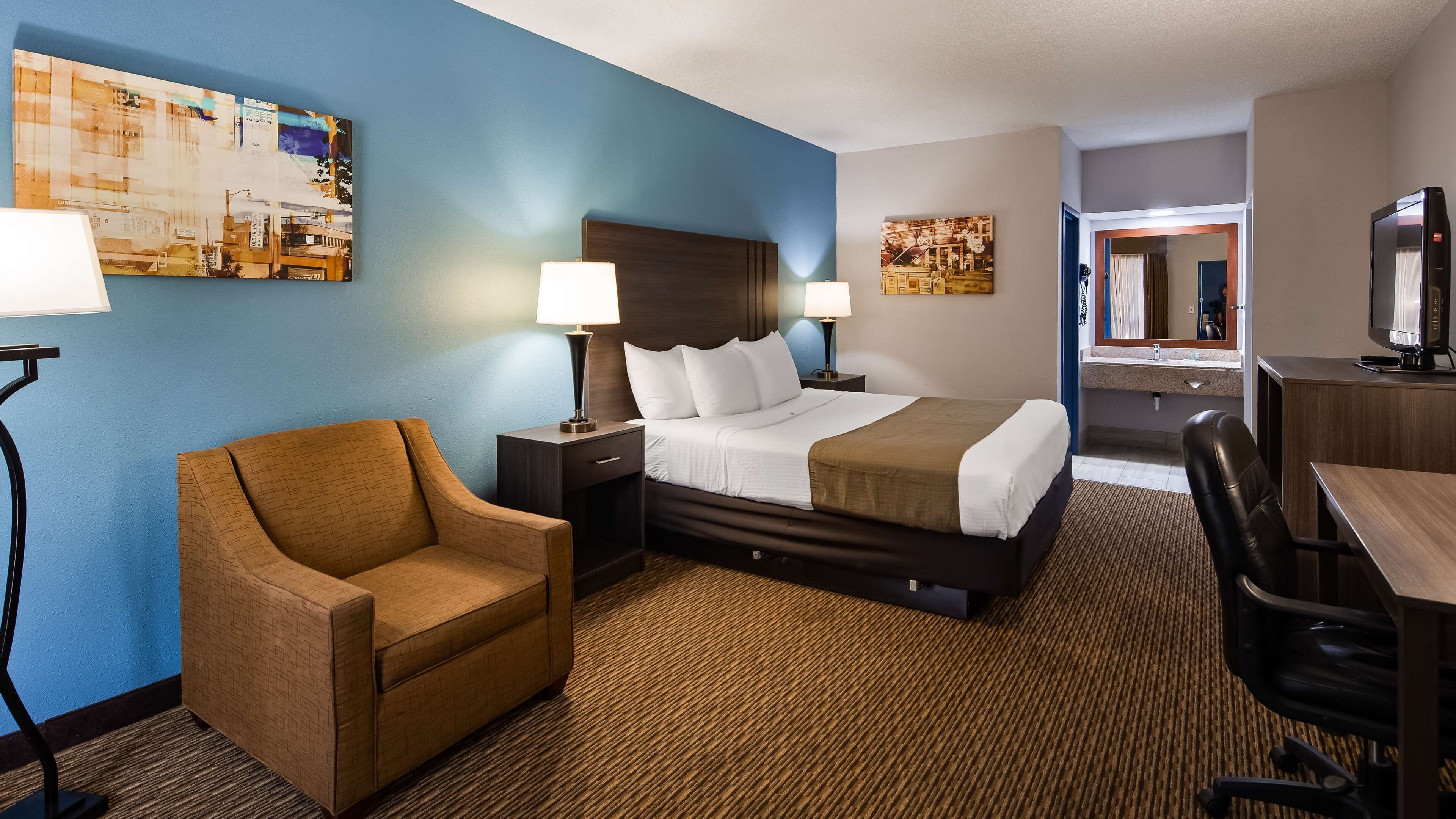 In-room safe, desk, laptop workspace, iron/ironing board