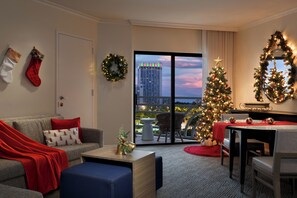 Egyptian cotton sheets, premium bedding, pillow-top beds, in-room safe - Hilton Orlando Buena Vista Palace - Disney Springs® Area (Lake Buena Vista)
