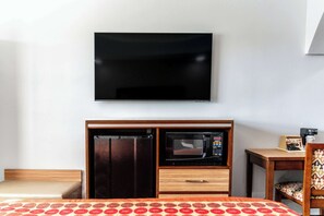 Phòng Suite, 1 giường cỡ king, không hút thuốc | Bộ đồ giường cao cấp, chăn bông, nệm cao su hoạt tính (memory foam) 