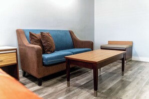 Standard Room, 1 King Bed, Non Smoking | Premium bedding, down comforters, memory foam beds, desk