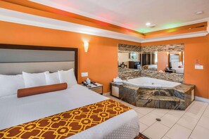 Room, 1 King Bed, Non Smoking (with 2 person Hot Tub) | Premium bedding, down comforters, memory foam beds, desk - Rodeway Inn & Suites Pasadena (Pasadena)