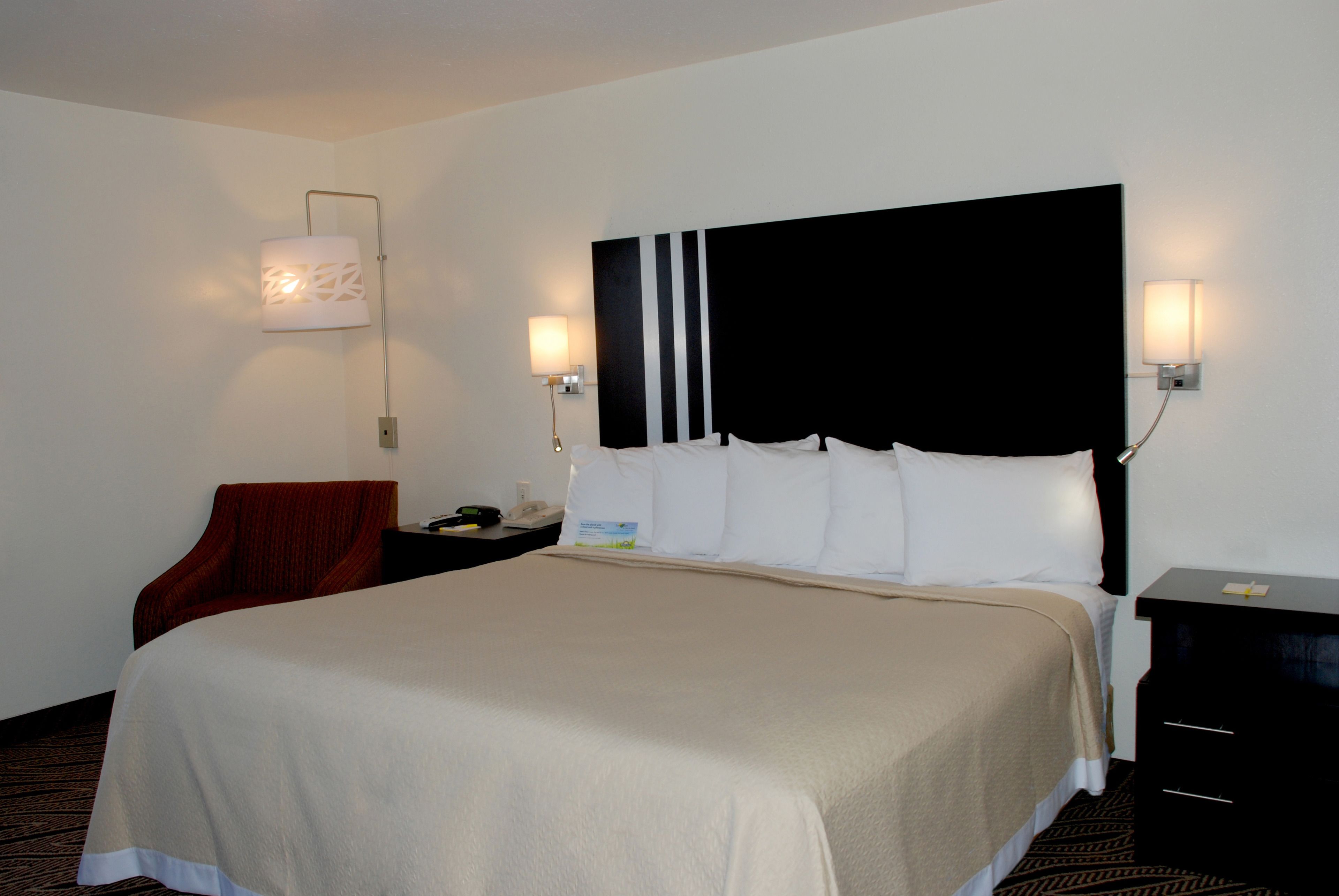 standard room, 1 king bed | desk, iron/ironing board, rollaway beds, free wifi