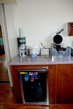 Free daily continental breakfast 