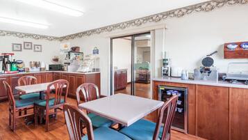 Free daily continental breakfast