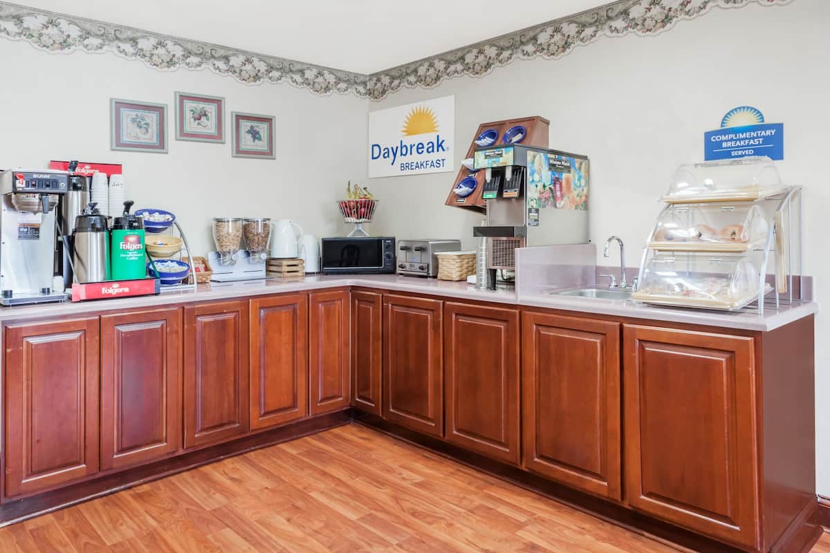 free daily continental breakfast