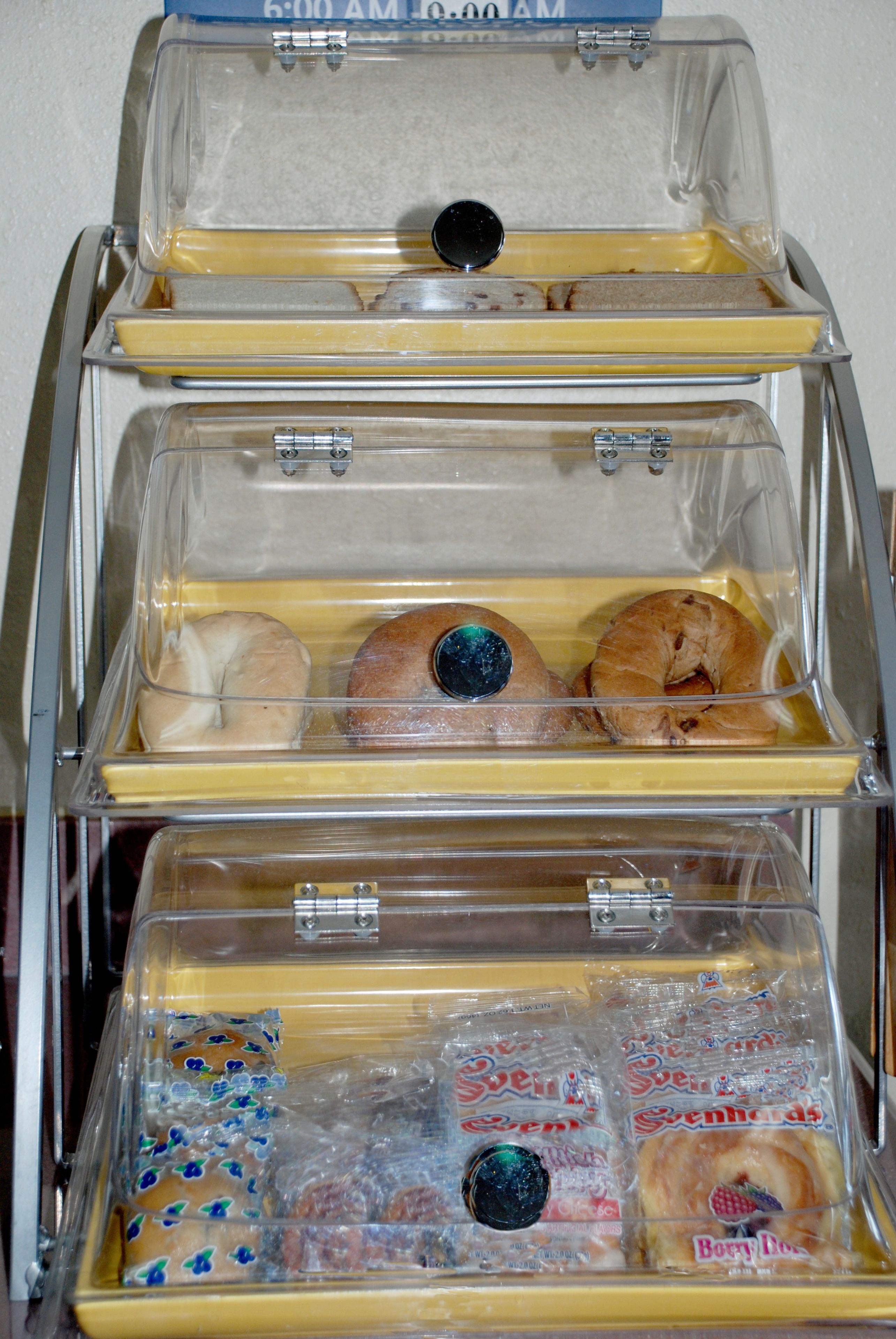 free daily continental breakfast