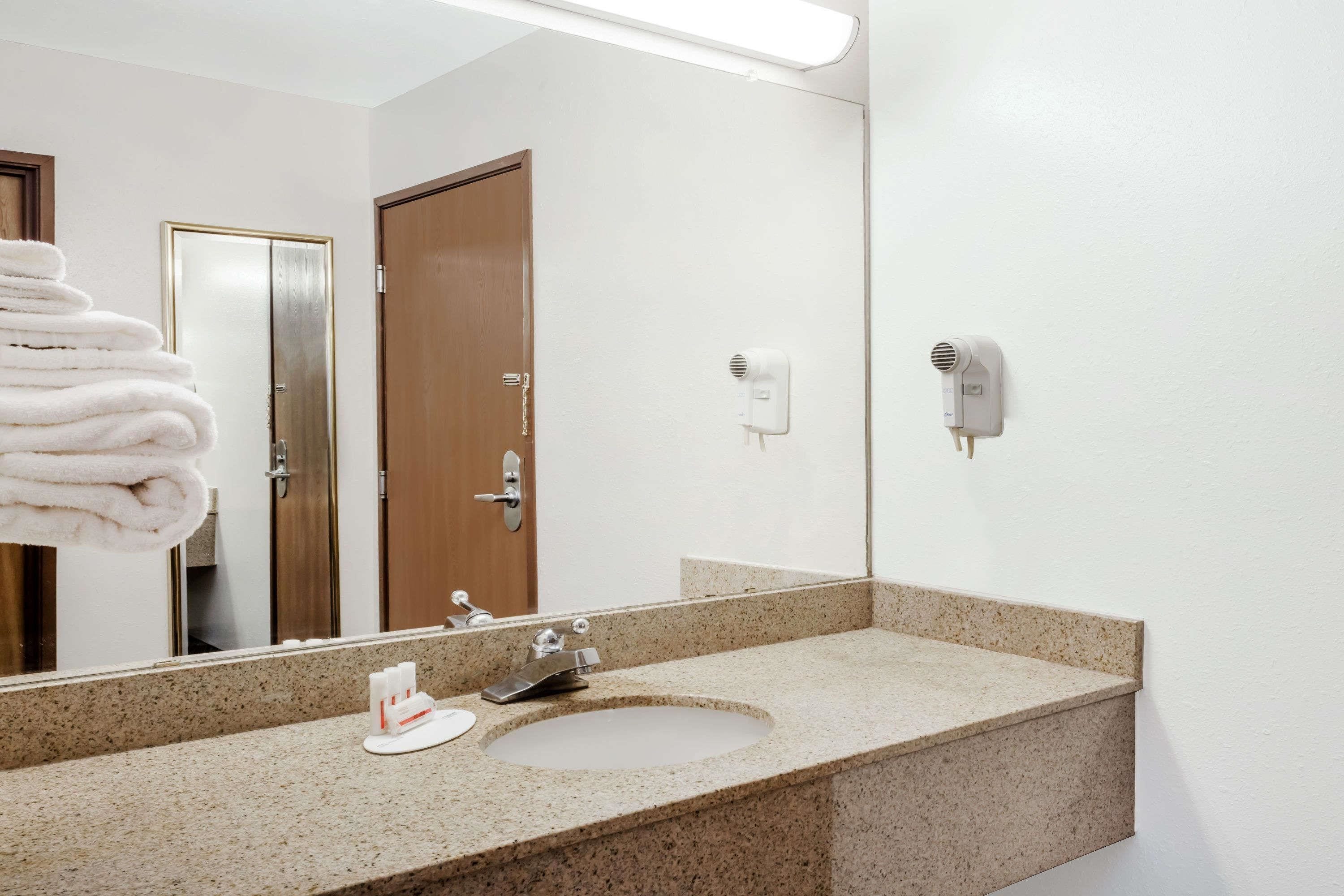 standard room, 2 queen beds, smoking | bathroom | combined shower/bathtub, free toiletries, hair dryer, towels