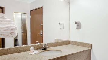 Standard Room, 2 Queen Beds, Smoking | Bathroom