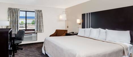 Bureau, fer et planche à repasser, lits pliants/supplémentaires