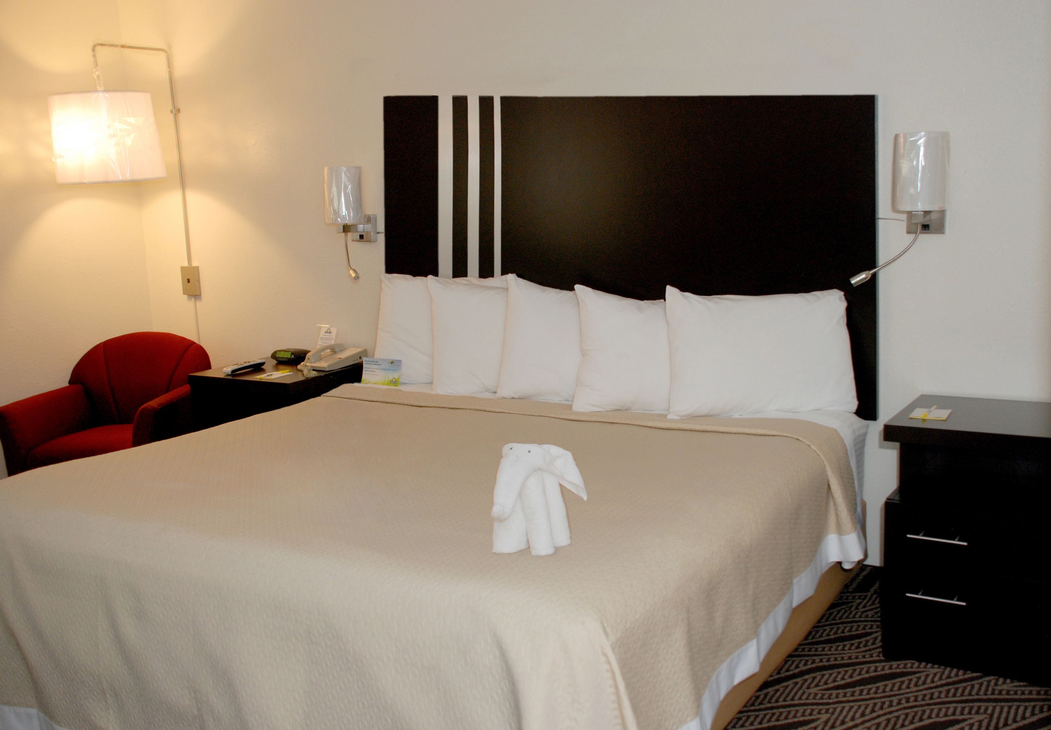 standard room, 1 king bed | desk, iron/ironing board, rollaway beds, free wifi