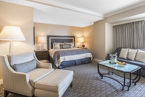 Premium bedding, pillow-top beds, in-room safe, desk - Omni Los Angeles Hotel at California Plaza (Los Angeles)