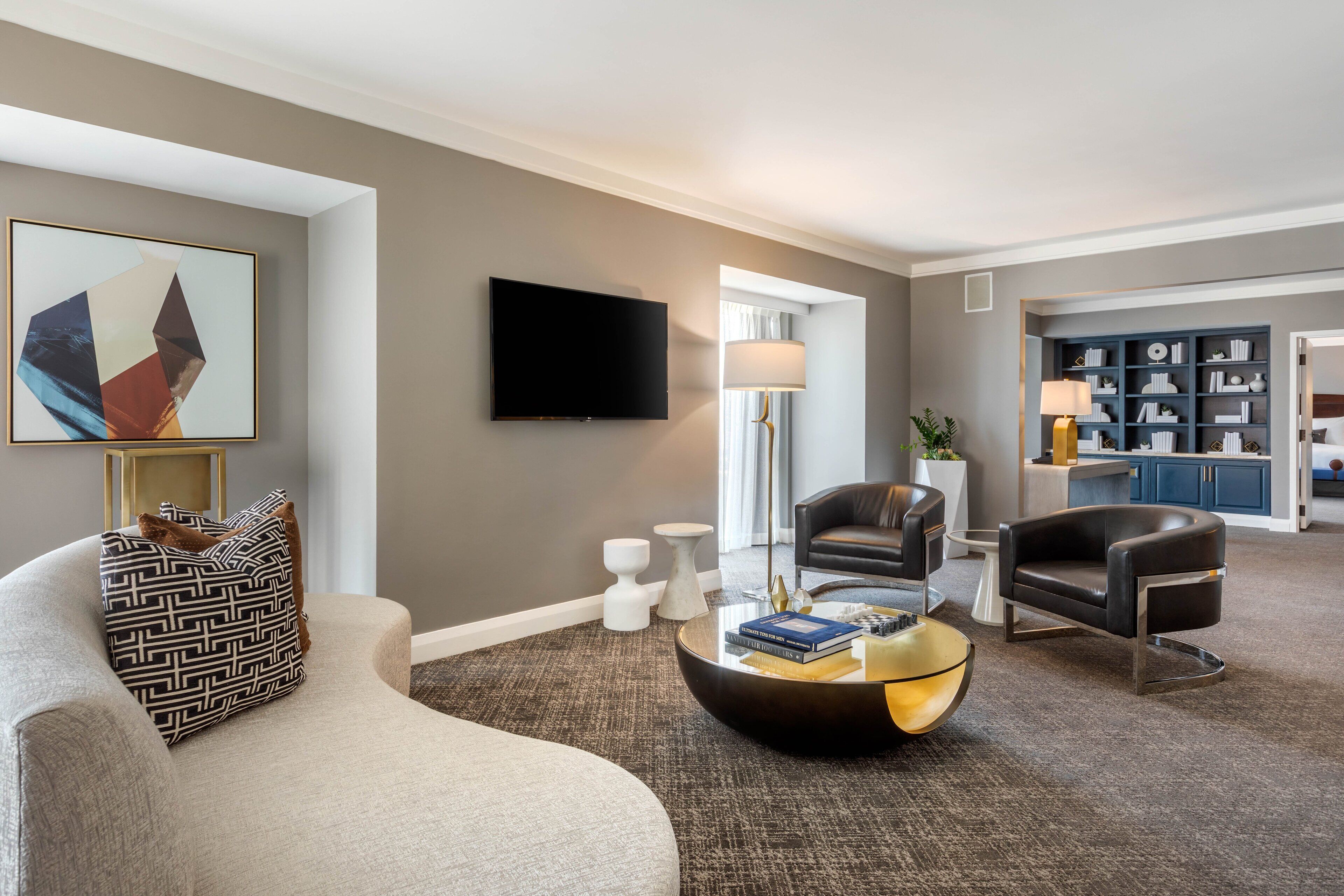 premium bedding, pillow-top beds, in-room safe, desk