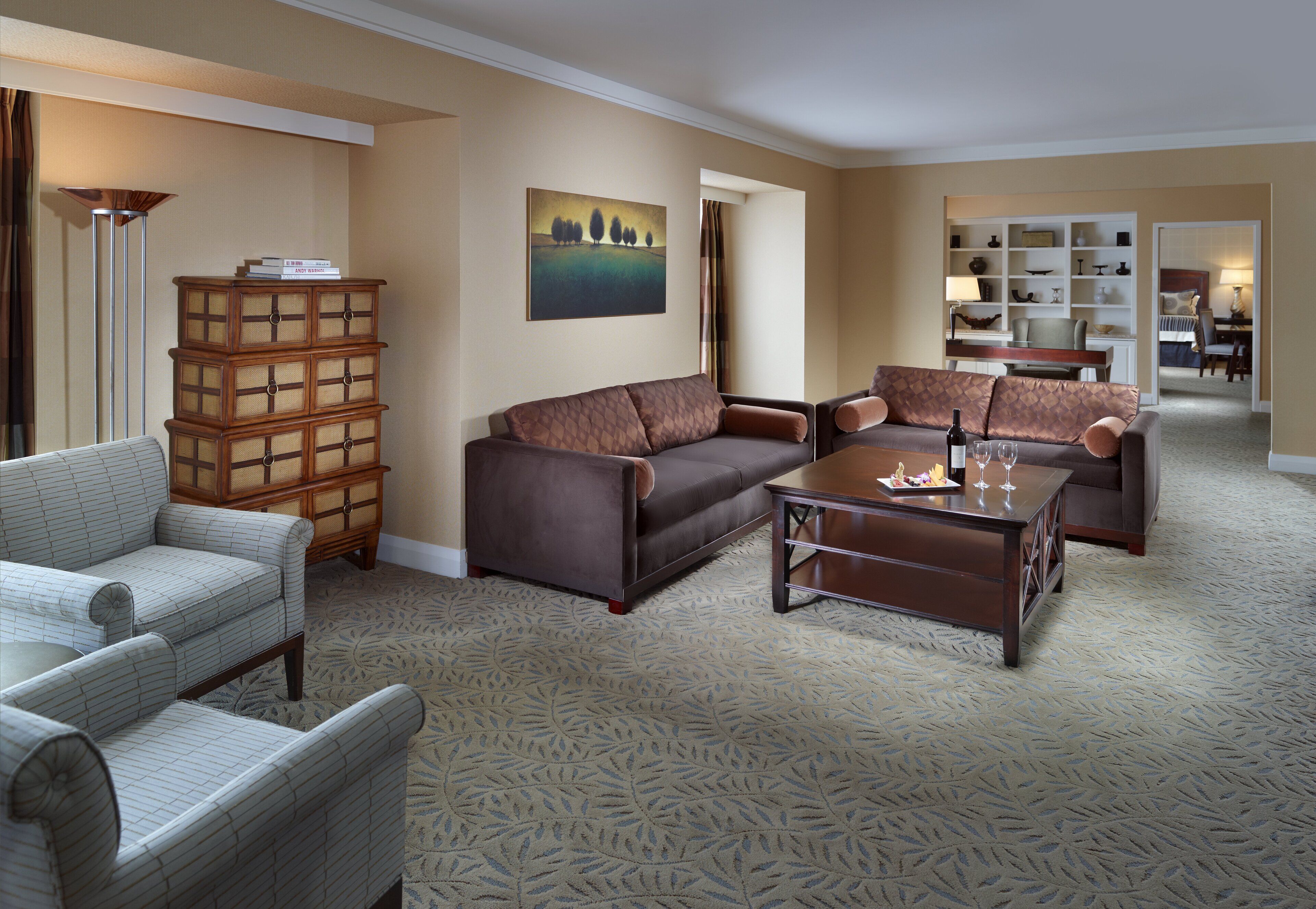 Executive Room, 1 King Bed (Deluxe) | Premium bedding, pillowtop beds, in-room safe, desk
