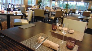 Breakfast and dinner served