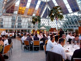 Desayuno buffet diario (EUR 19 por persona)