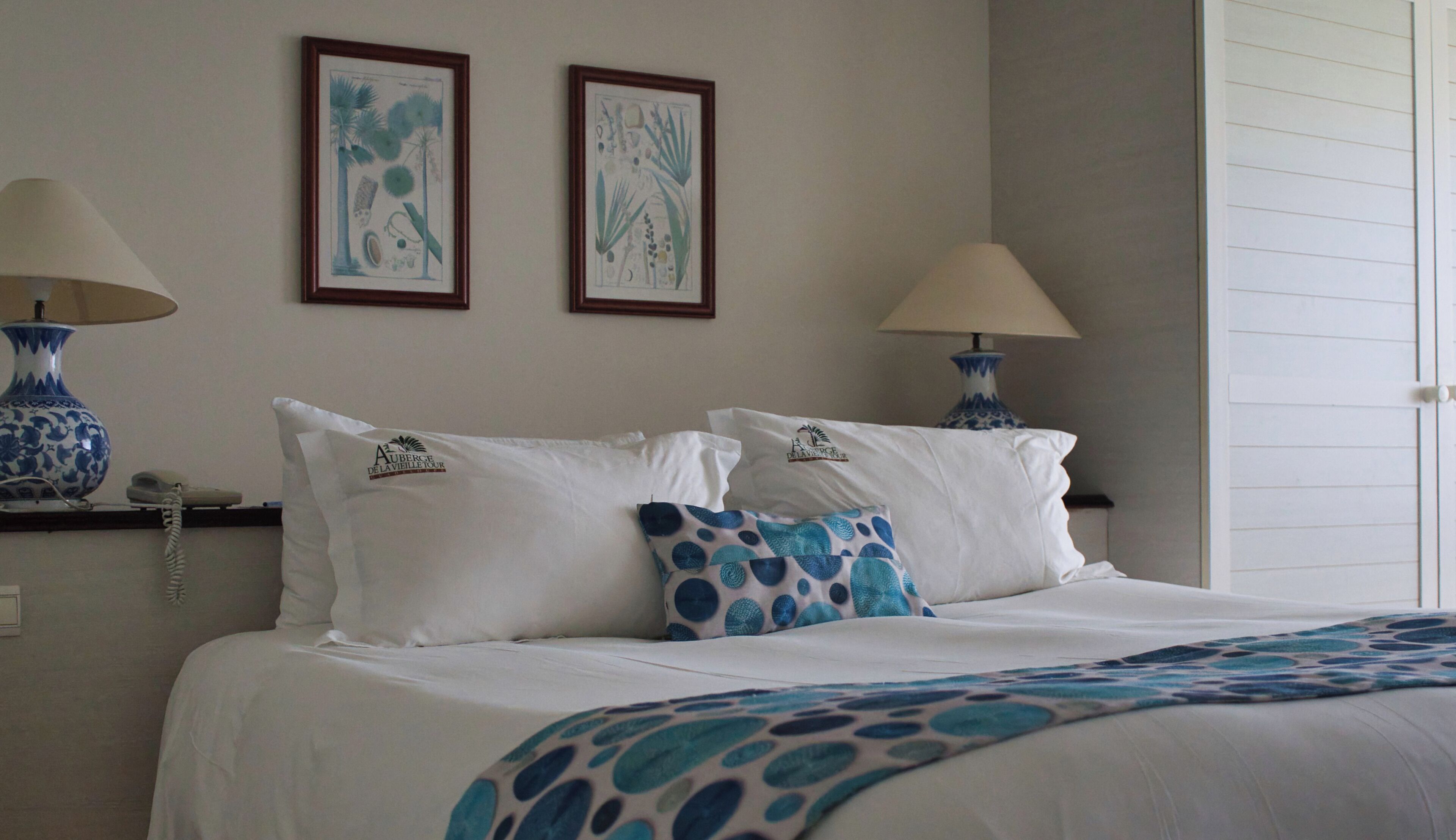 Habitación doble Confort, balcón, vista al océano | Ropa de cama de alta calidad y minibar 