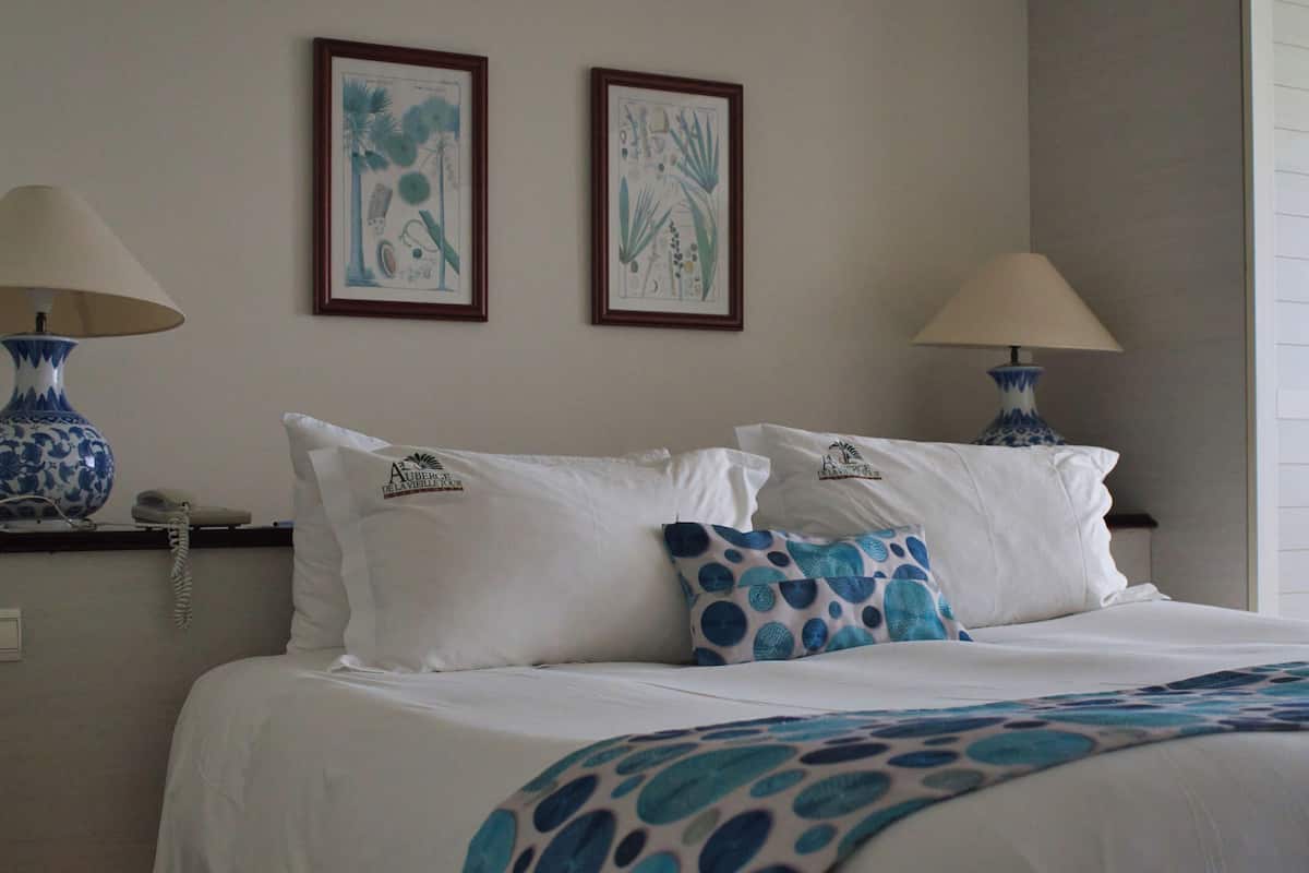 Habitación doble Confort, balcón, vista al océano | Ropa de cama de alta calidad y minibar