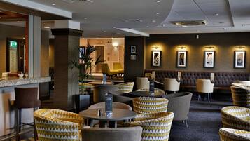 Breakfast and dinner served