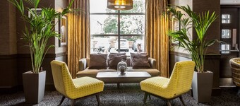 Cresta Court Hotel