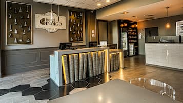 Standard Room, 1 King Bed | Lobby