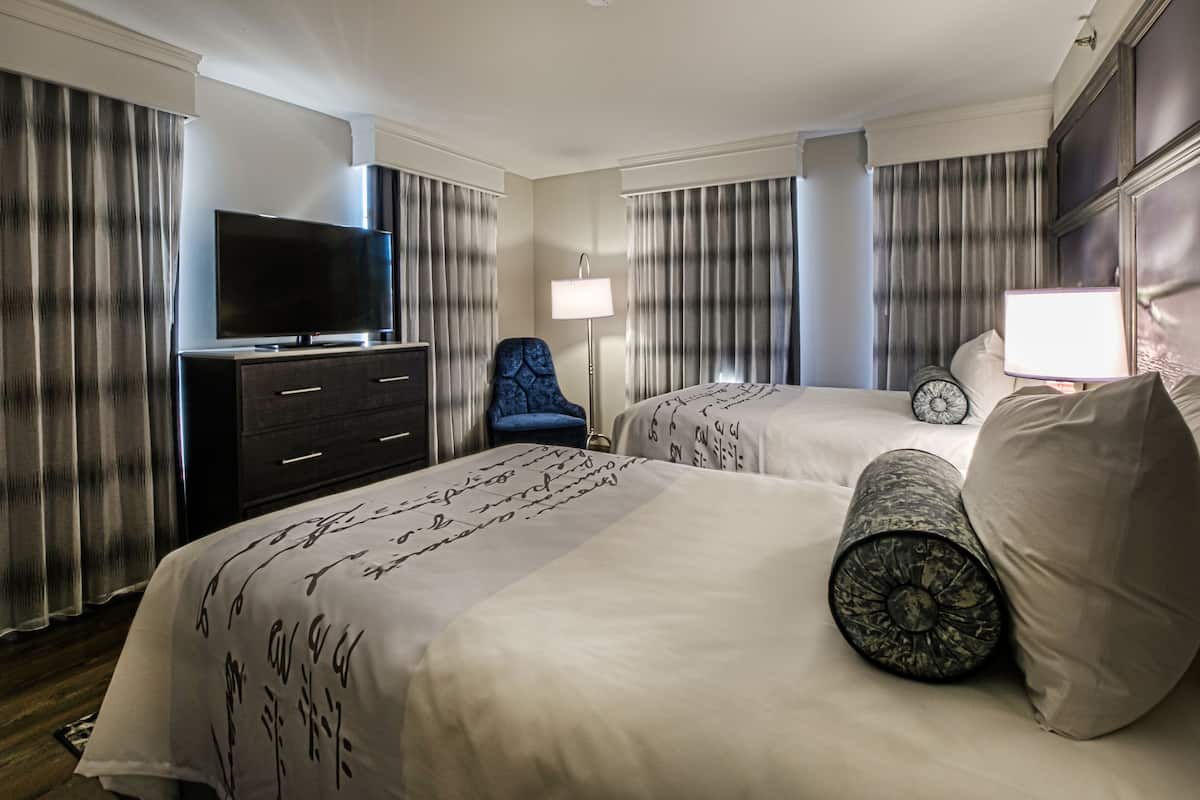 10 bedrooms, Egyptian cotton sheets, premium bedding, in-room safe