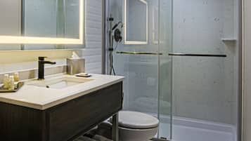 Shower, rainfall showerhead, free toiletries, hair dryer