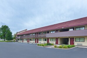 Exterior - Red Roof Inn Lansing West - MSU (Lansing)