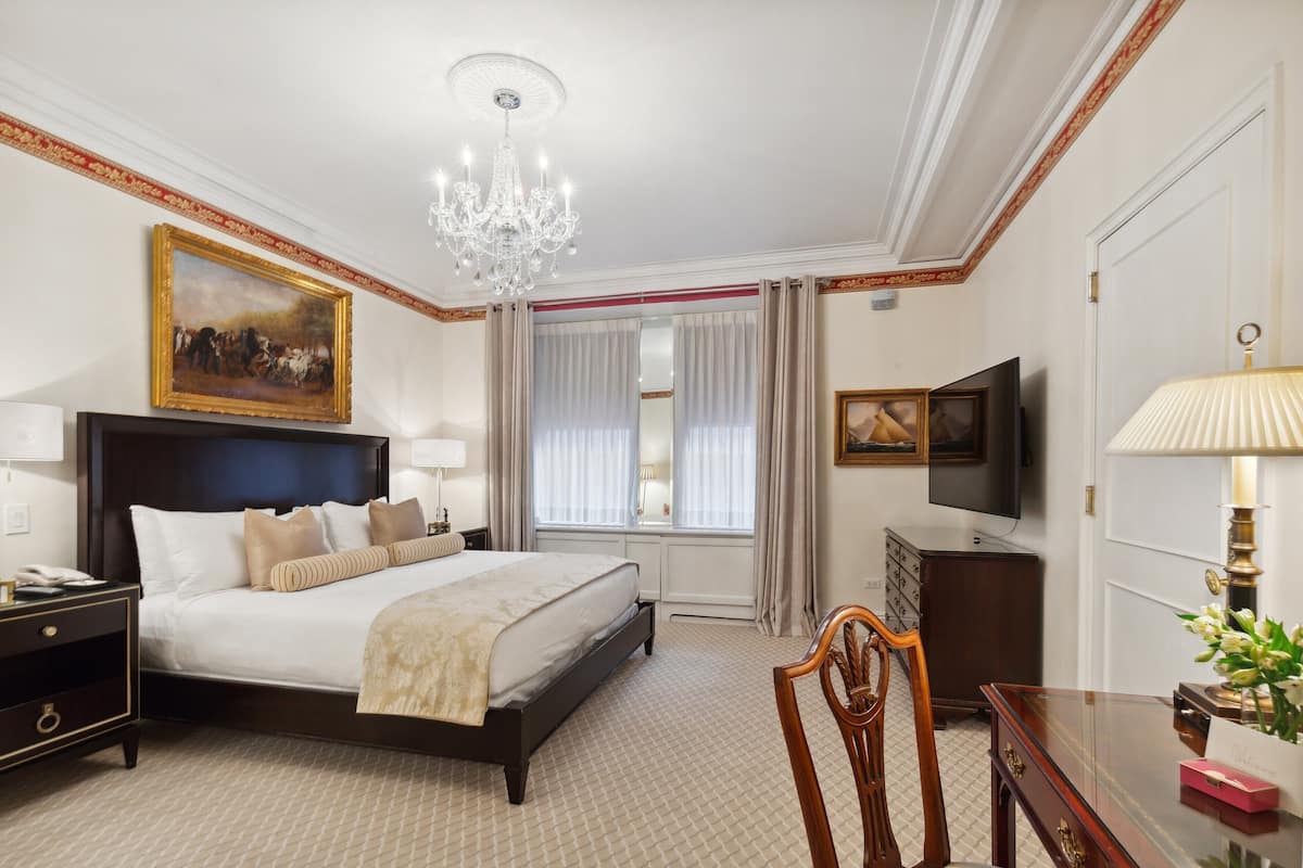 Room, 1 King Bed, Accessible | Egyptian cotton sheets, premium bedding, down comforters, in-room safe