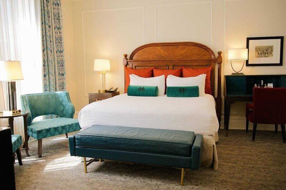 Premium Room (Classic) | Premium bedding, minibar, desk, blackout drapes