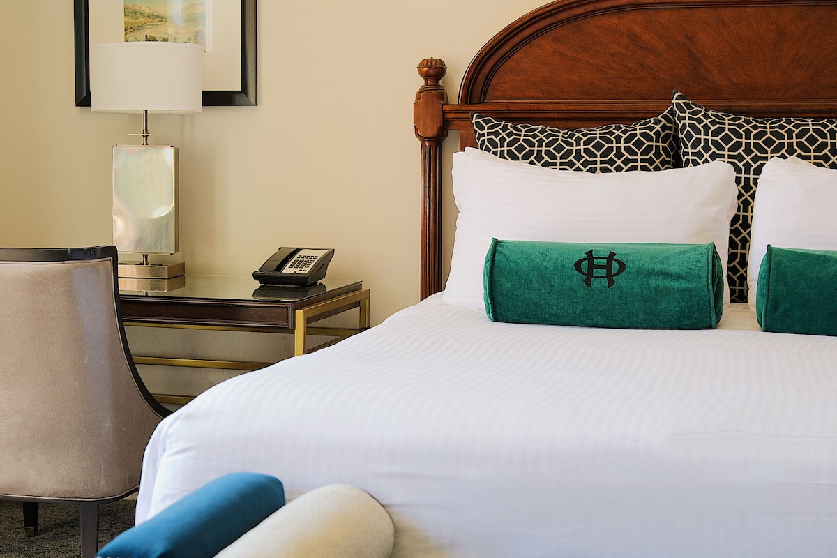 Deluxe Room (Classic) | Premium bedding, minibar, desk, blackout curtains